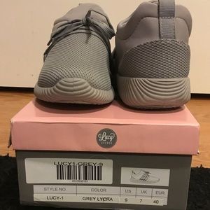 Lucy Avenue Grey Sneakers Size: 9 (Fits like 8.5)
